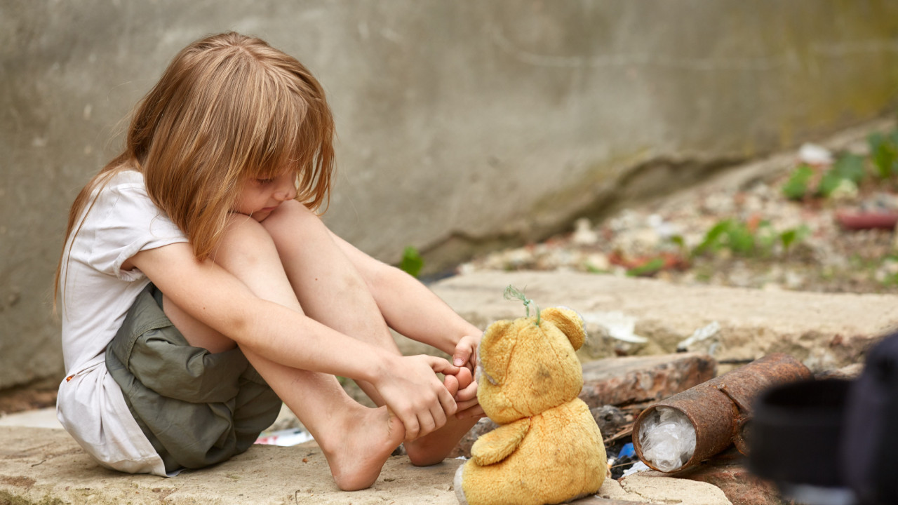 Βρετανία: Σε κατάσταση φτώχειας ζουν 4,3 εκατομμύρια παιδιά