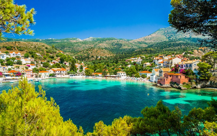 Daily Express: Ένα χωριό στο Ιόνιο και μια πόλη στην κεντρική Ελλάδα οι δύο καλύτεροι ελληνικοί προορισμοί