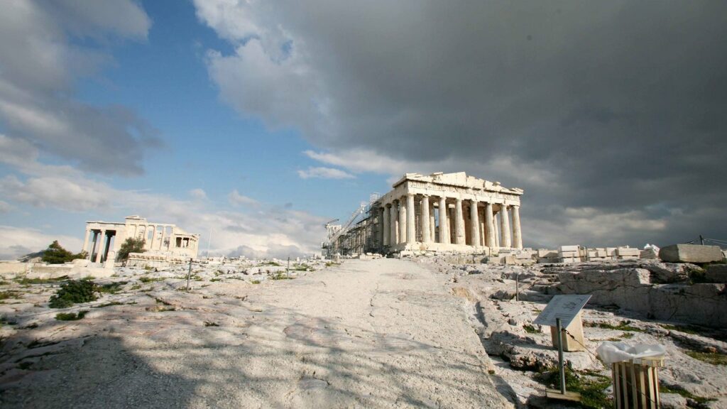 Καιρός αύριο: Αυξημένη για την εποχή θερμοκρασία και άνεμοι έως 6 μποφόρ