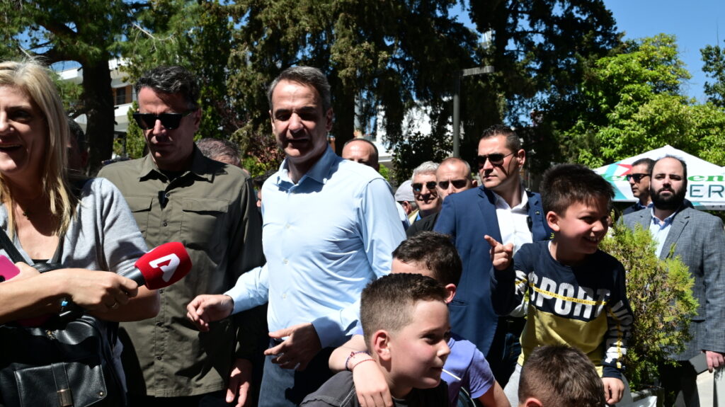 Στο Μοσχάτο ο Κυριάκος Μητσοτάκης: «Η προσοχή μας είναι στραμμένη στα προβλήματα της κοινωνίας»