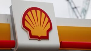 Shell: Μειώνει κατά 20% τους εργαζόμενους του τμήματος των deals