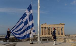 Η Ιταλική La Stampa εκθειάζει τη χώρα μας: «Ελλάδα, η μεγάλη θεραπευμένη»