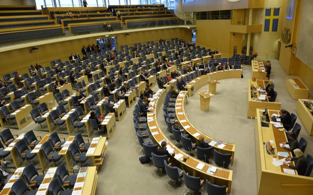 Ποια κεντρική τράπεζα στρέφεται στο κοινοβούλιο για ένεση ρευστότητας