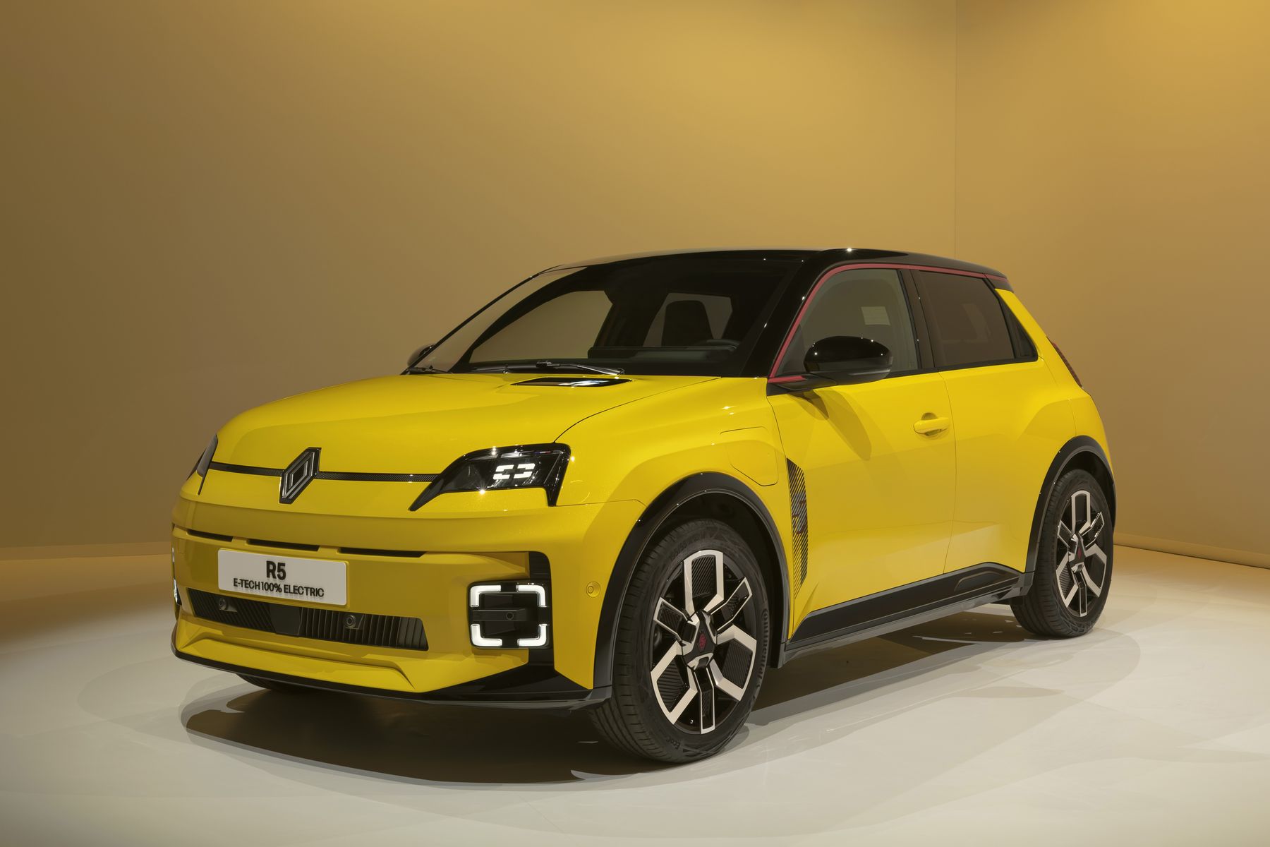 Renault 5: Ξεπέρασαν τις 50.000 οι παραγγελίες στο νέο ηλεκτρικό μοντέλο