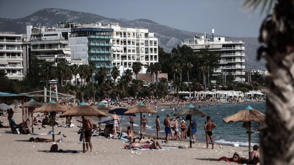 Καιρός: Πού έδειξε 30°C το θερμόμετρο - Παραμένουν και την Κυριακή οι υψηλές θερμοκρασίες