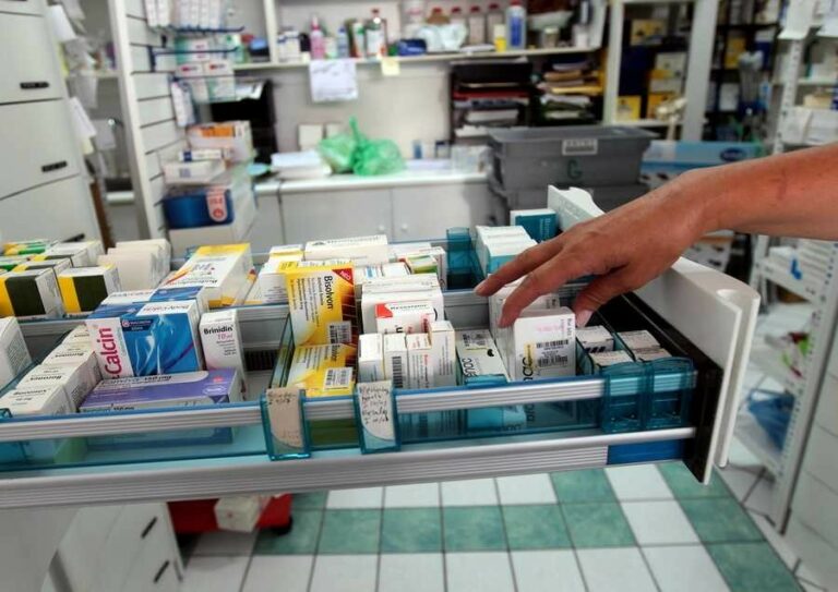 Τιμές φαρμάκων: Βαθιά το χέρι στην τσέπη έβαλαν και το 2023 οι πολίτες