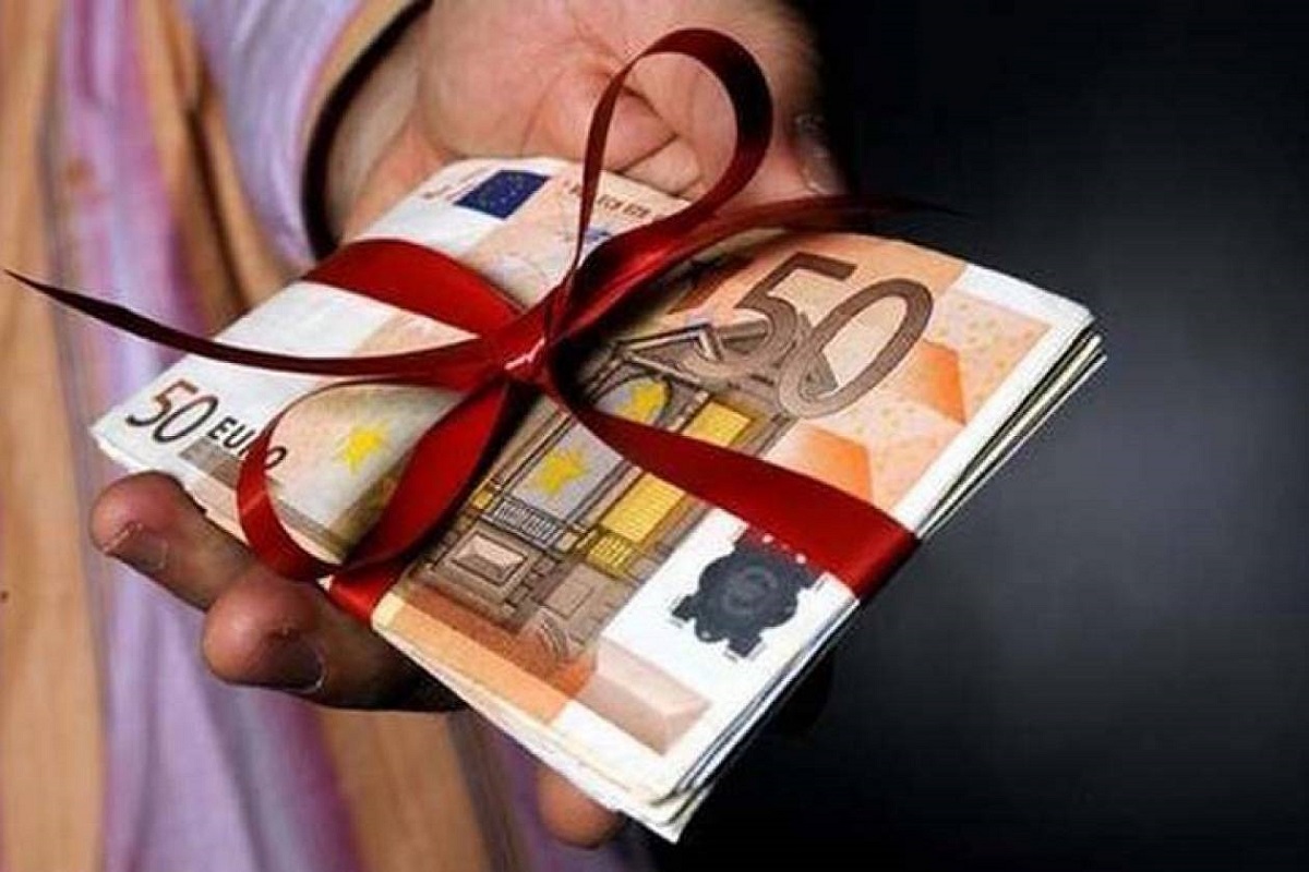Έκτακτο δώρο Πάσχα – Ποιοι παίρνουν 350 ευρώ