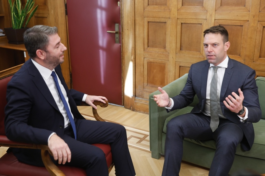 Ο Ν.Ανδρουλάκης τρολάρει τον Στ.Κασσελάκη: Όταν βαφτίστηκα, σχηματίστηκε ο ήλιος του ΠΑΣΟΚ