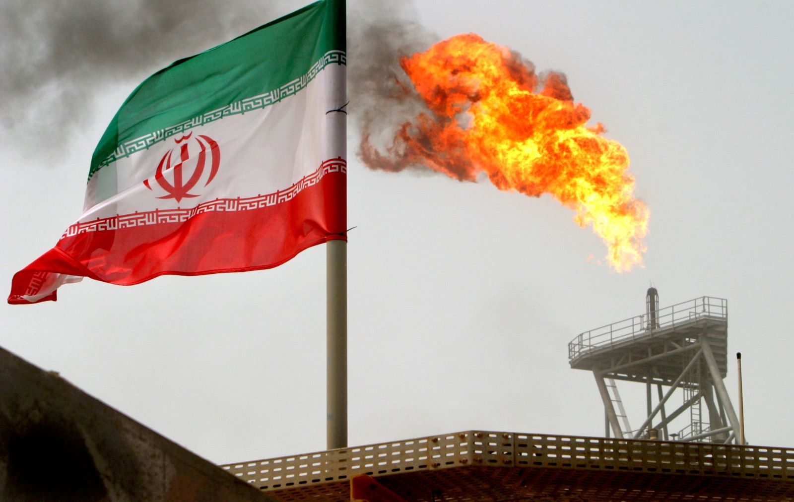 Iράν: Ανακοινώθηκαν οι πρώτες κυρώσεις από τη Δύση