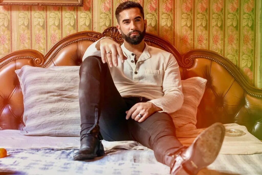 Πυροβόλησαν στο στήθος τον τραγουδιστή Kendji Girac