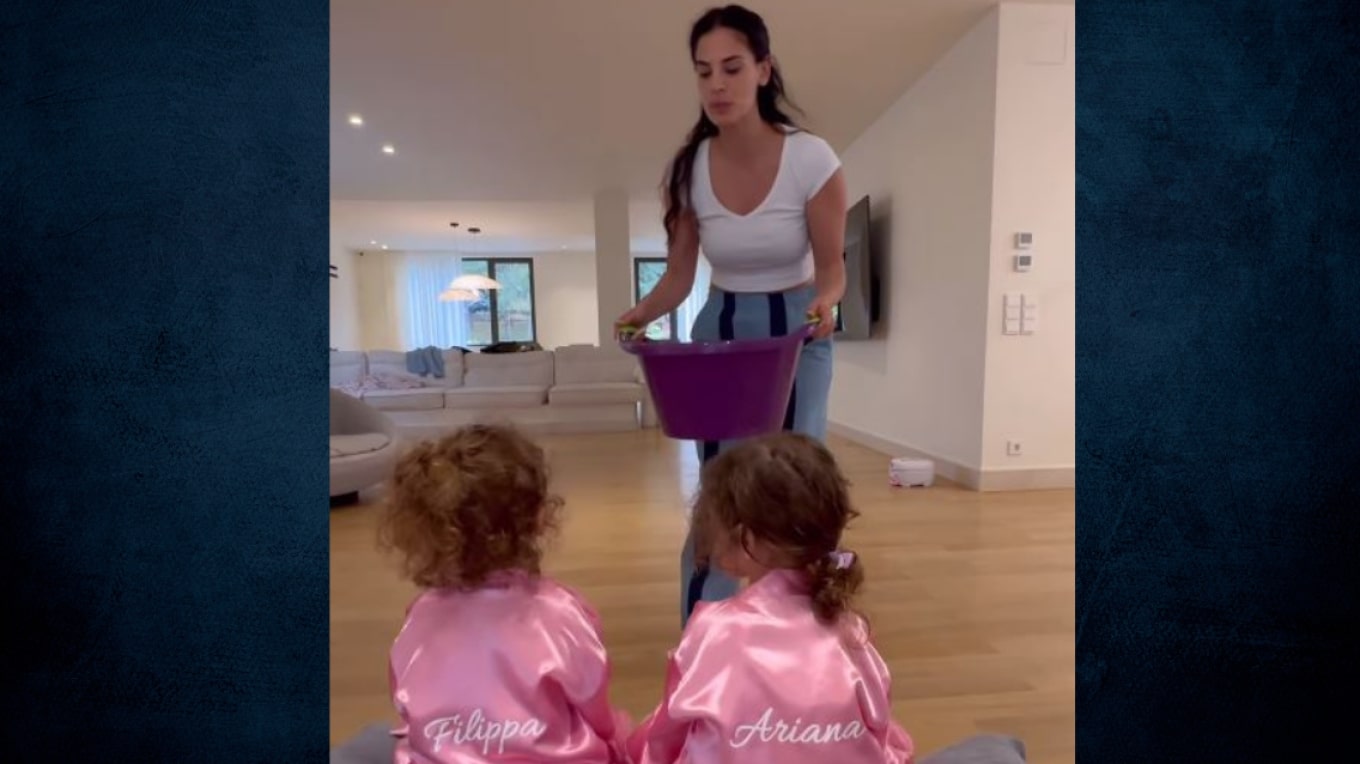 Χριστίνα Μπόμπα: Έκανε σπα με τις κόρες της - Το βίντεο που ανάρτησε