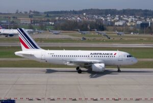 Γαλλία: Kαθηλωμένα στο έδαφος πολλά αεροπλάνα – Προς ακύρωση 2.000 πτήσεις