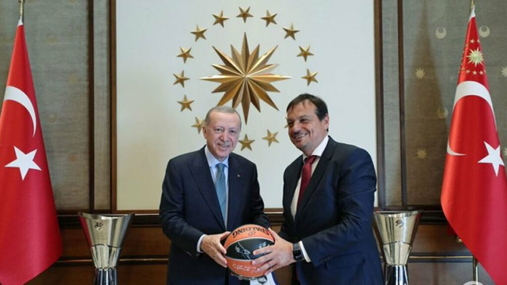 Ερντογάν: Τηλεφώνημα στήριξης στον Αταμάν μετά τις απειλές των Ισραηλινών κατά του Τούρκου προπονητή