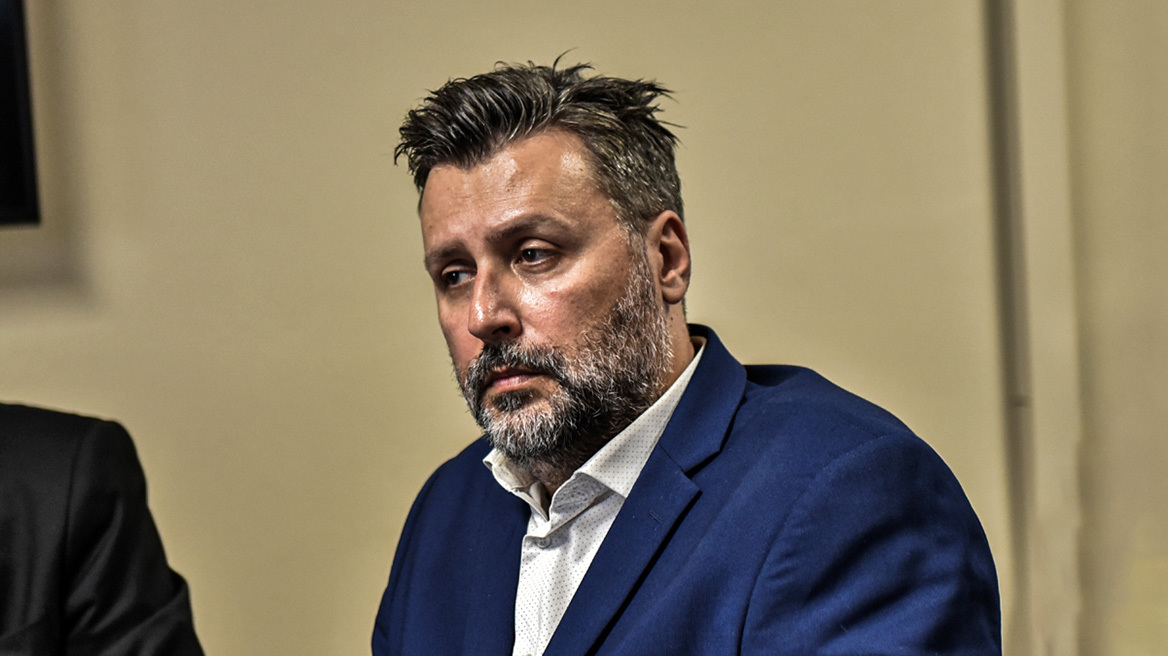 Γιάννης Καλλιάνος: Ο γιατρός του πατέρα του διαψεύδει ότι πήρε φακελάκι €500 και μιλά για «εξωφρενικό ψεύδος»