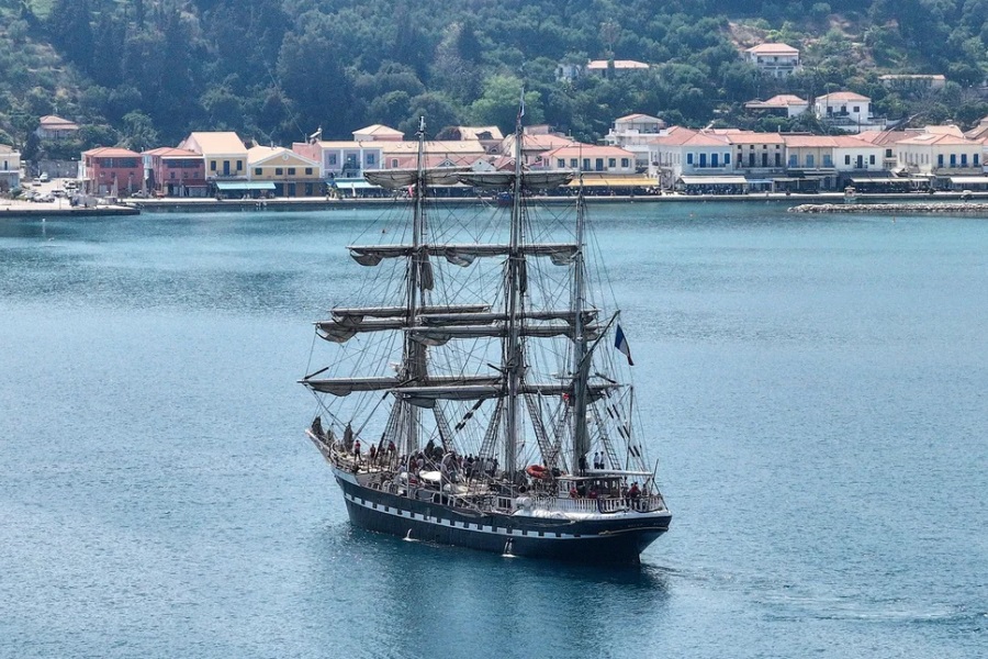 Ολυμπιακή Φλόγα με το ιστιοφόρο Belem