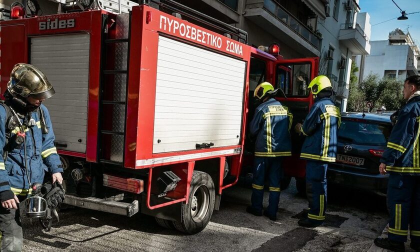 Βούλα: Φωτιά σε εγκαταλελειμμένο μπαρ