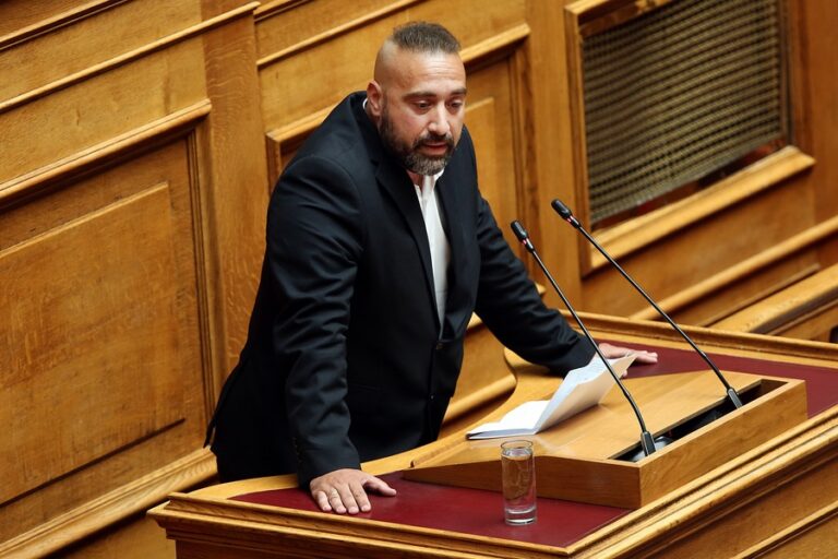 Σπαρτιάτες: Ανεξαρτητοποιήθηκε ο βουλευτής Γιώργος Μανούσος μετά τις ποινικές διώξεις