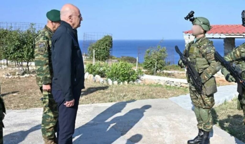 Ν. Δένδιας: Στο Φαρμακονήσι ο υπουργός Άμυνας - Το μήνυμα από το ακριτικό φυλάκιο