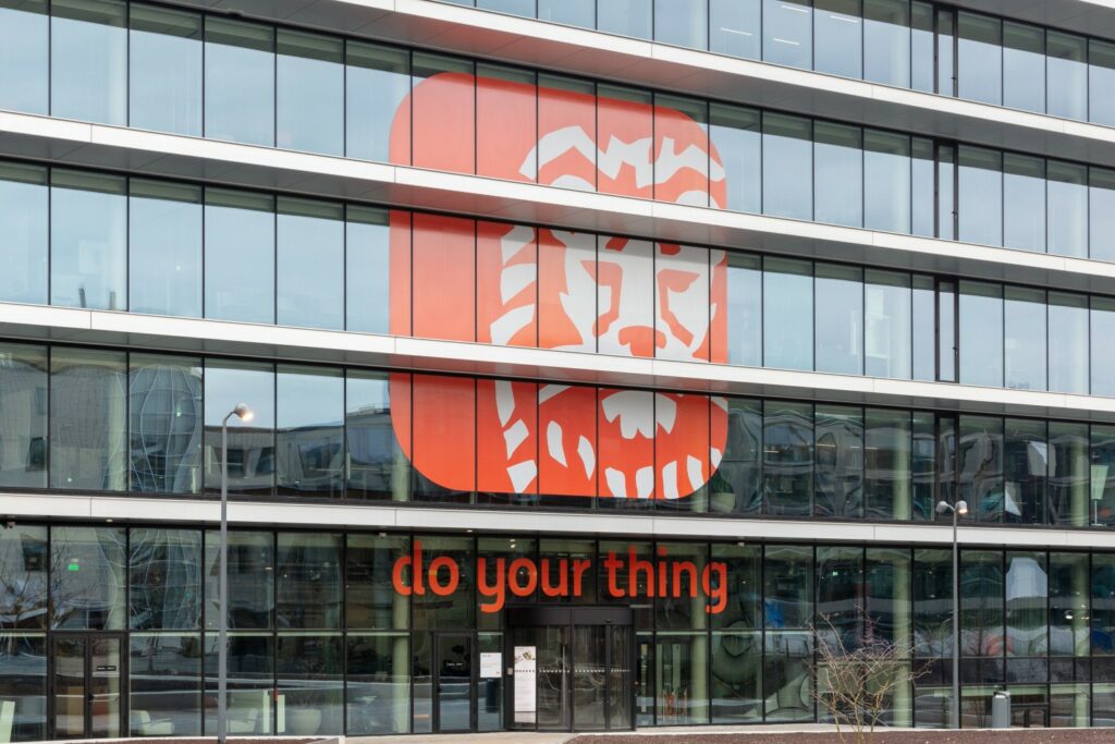ING: Ξεπέρασαν τις εκτιμήσεις τα κέρδη – Επαναγορά μετοχών €2,5 δισ.