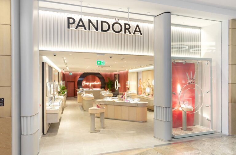 Pandora: Τα εργαστηριακά της διαμάντια εκτοξεύουν κέρδη και πωλήσεις