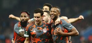 Άστον Βίλα-Ολυμπιακός 2-4: Είσαι στο μυαλό κάτι μαγικό, Θρύλε ολέ!!