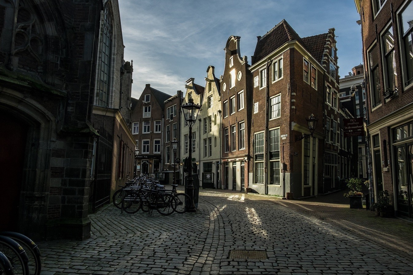 Άμστερνταμ: Θέση στάθμευσης σε εμπορικό δρόμο πωλείται έναντι… €495.000