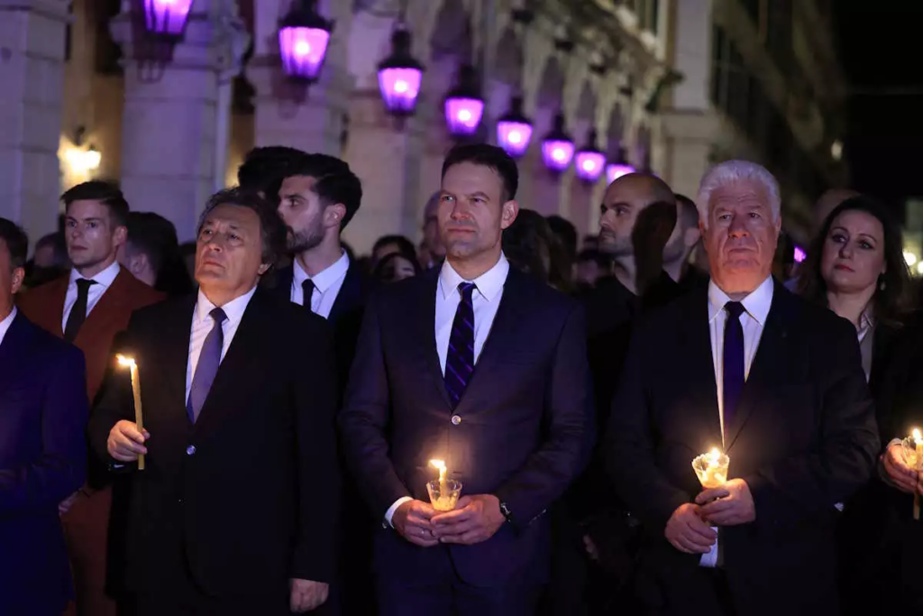Στέφανος Κασσελάκης: Στην Κέρκυρα για την ακολουθία και την περιφορά του Επιταφίου – Φωτογραφίες