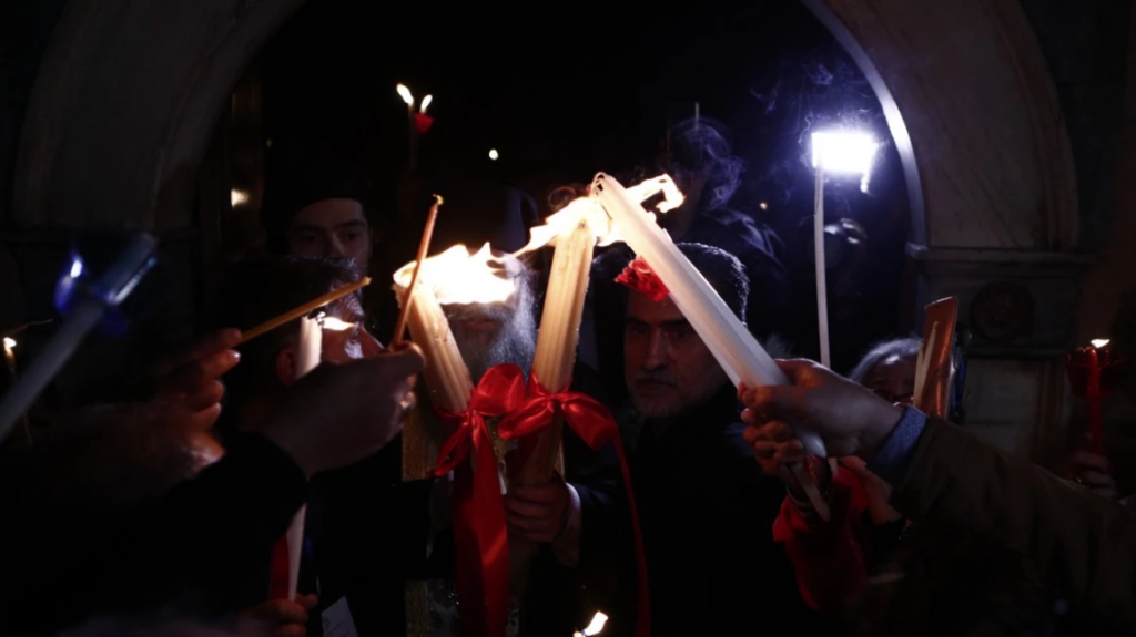 Με κατάνυξη γιορτάστηκε η Ανάσταση σε όλη την Ελλάδα