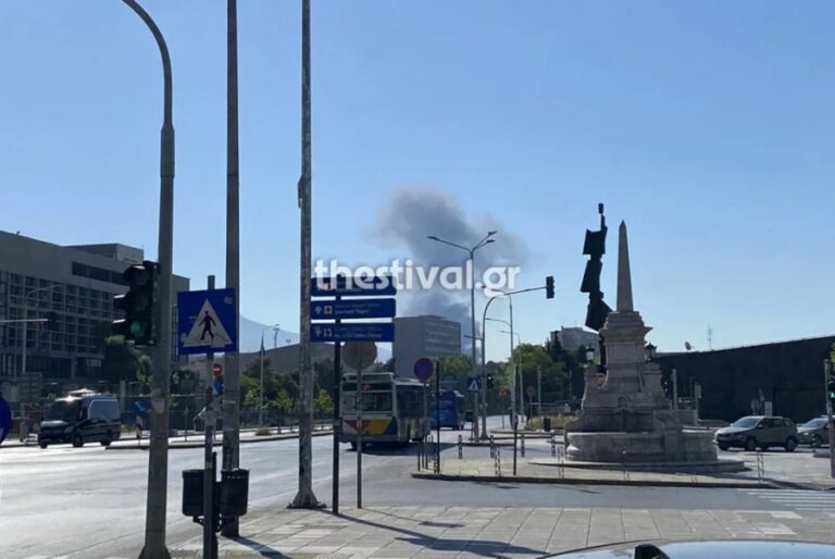Θεσσαλονίκη: Στις φλόγες λεωφορείο του ΟΑΣΘ στον Περιφερειακό - Έχει διακοπεί η κυκλοφορία