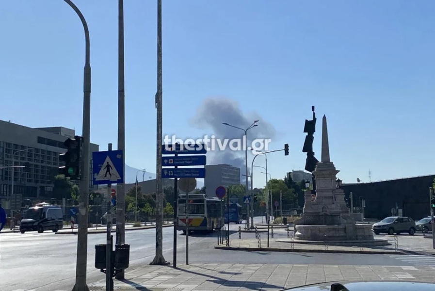 Θεσσαλονίκη: Στις φλόγες λεωφορείο του ΟΑΣΘ στον Περιφερειακό - Έχει διακοπεί η κυκλοφορία