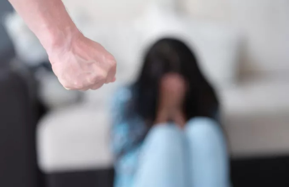 Εύβοια: Άνδρας ξυλοκόπησε άγρια τη γυναίκα του μέσα στο σπίτι τους