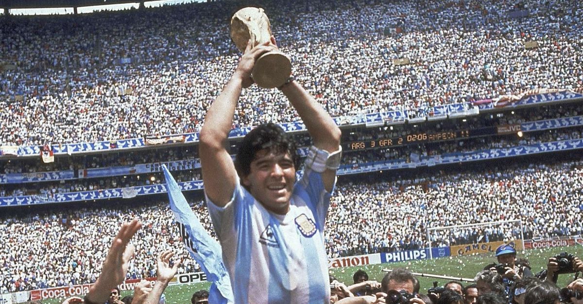 Ντιέγκο Μαραντόνα: Σε δημοπρασία η «Χρυσή Μπάλα» από το Μουντιάλ του 1986