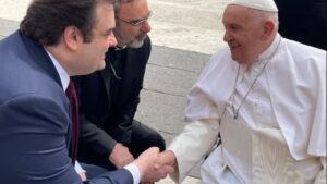 Επίσκεψη Κυρ. Πιερρακάκη στο Βατικανό – Έγινε δεκτός από τον Πάπα Φραγκίσκο