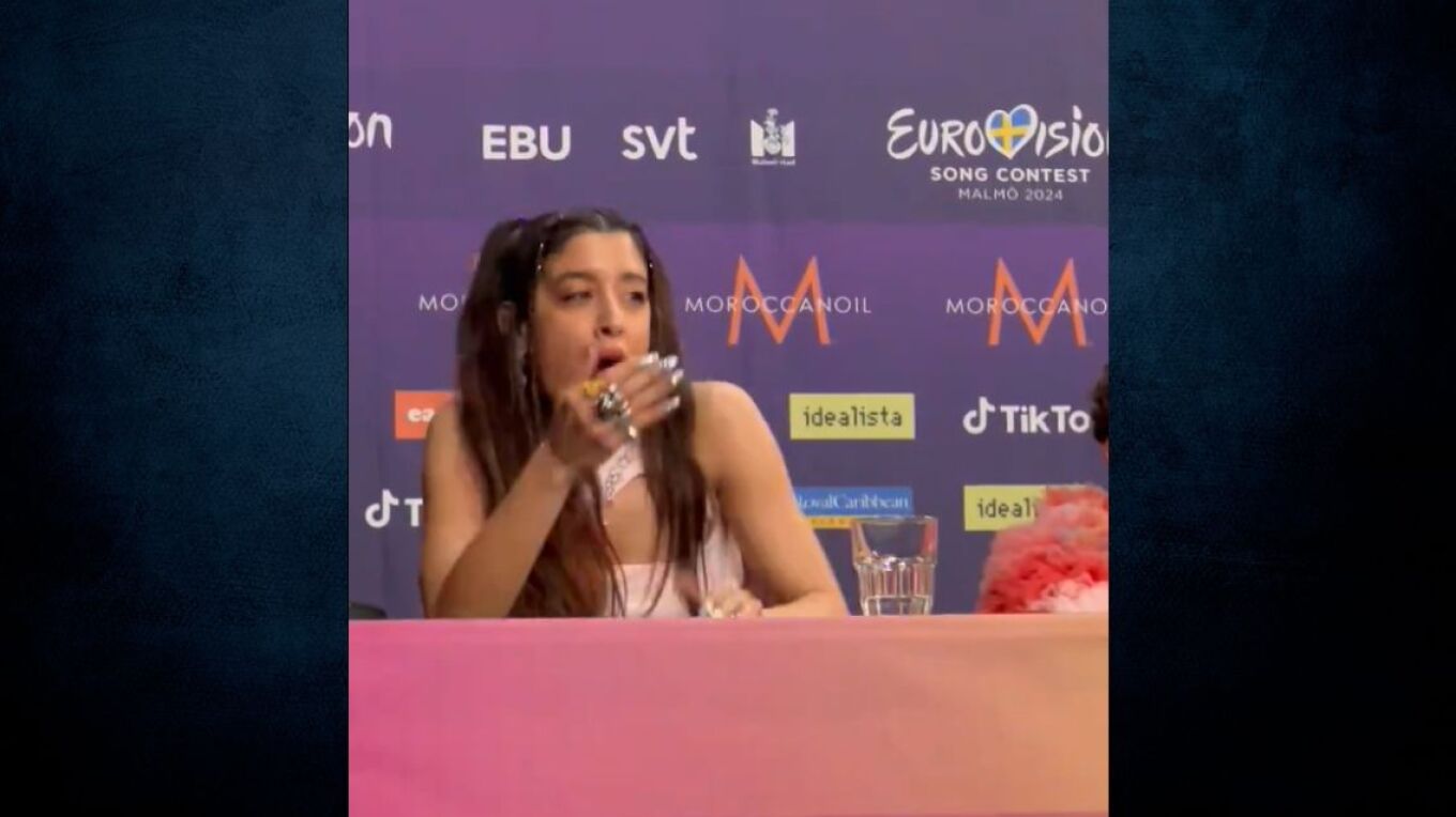 Eurovision 2024: Τα χασμουρητά της Μαρίνας Σάττι την ώρα που δίνει συνέντευξη η εκπρόσωπος του Ισραήλ
