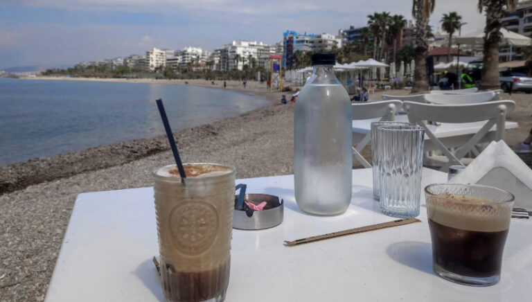 Πολύ σύντομα θα πληρώνουμε 3 ευρώ για τον καφέ στο χέρι – Αύξηση 50% στην τιμή του