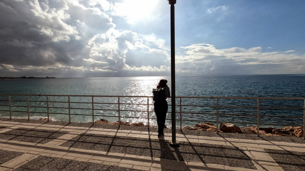 Βελτιωμένος καιρός με λίγες νεφώσεις πρόσκαιρα αυξημένες τις μεσημβρινές και απογευματινές ώρες στα ηπειρωτικά οπότε, κυρίως στα κεντρικά και βόρεια ορεινά, θα σημειωθούν τοπικοί όμβροι.