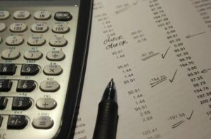 Eλεύθεροι επαγγελματίες: Mόνο 31 από 15.765 αμφισβήτησαν το τεκμαρτό εισόδημα της εφορίας