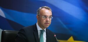 Χρήστος Σταϊκούρας: Αυξημένες οι επιδοτήσεις στην απόσυρση αυτοκινήτων με το «Κινούμαι Ηλεκτρικά 3»