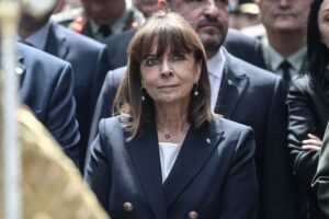 Επίσκεψη της Σακελλαροπούλου στο Άουσβιτς: Χρέος μας να μην επαναληφθούν ποτέ τέτοια αποτρόπαια εγκλήματα