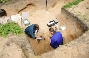 Λιθουανία: Η ανασκαφή μεσαιωνικών τάφων έφερε στο φως κοσμήματα αμύθητης αξίας