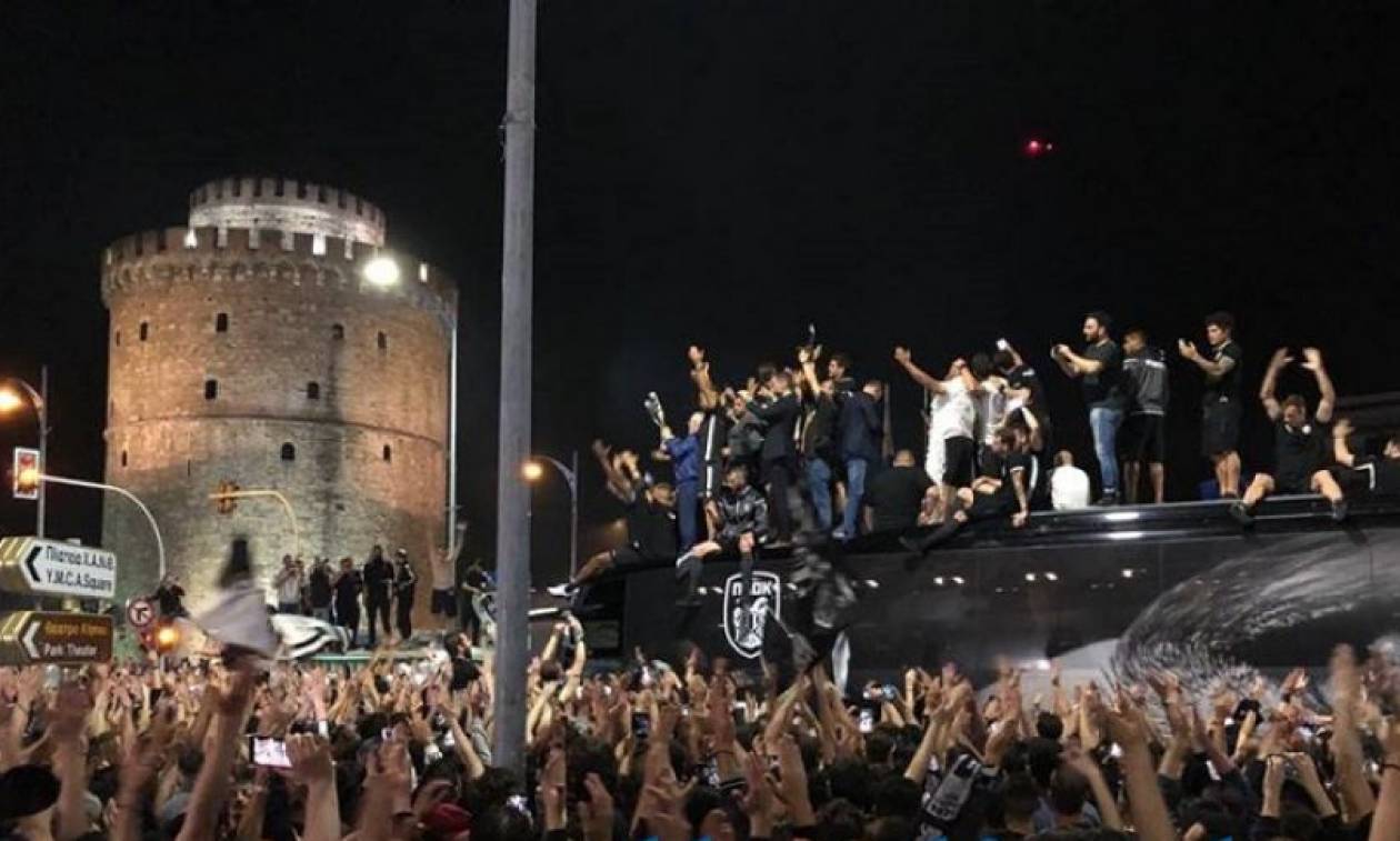 Ολονύχτιο γλέντι στον Λευκό Πύργο: Ο ΠΑΟΚ πανηγυρίζει το 4ο πρωτάθλημα της ιστορίας του