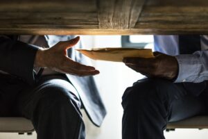 Χαλκίδα: Συνελήφθη η διευθύντρια και πέντε υπάλληλοι της ΔΟΥ