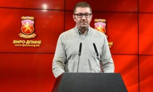 Βόρεια Μακεδονία: Ψήφο εμπιστοσύνης λαμβάνει απόψε από τη Βουλή η κυβέρνηση του VMRO, με πρωθυπουργό τον Μίτσκοσκι