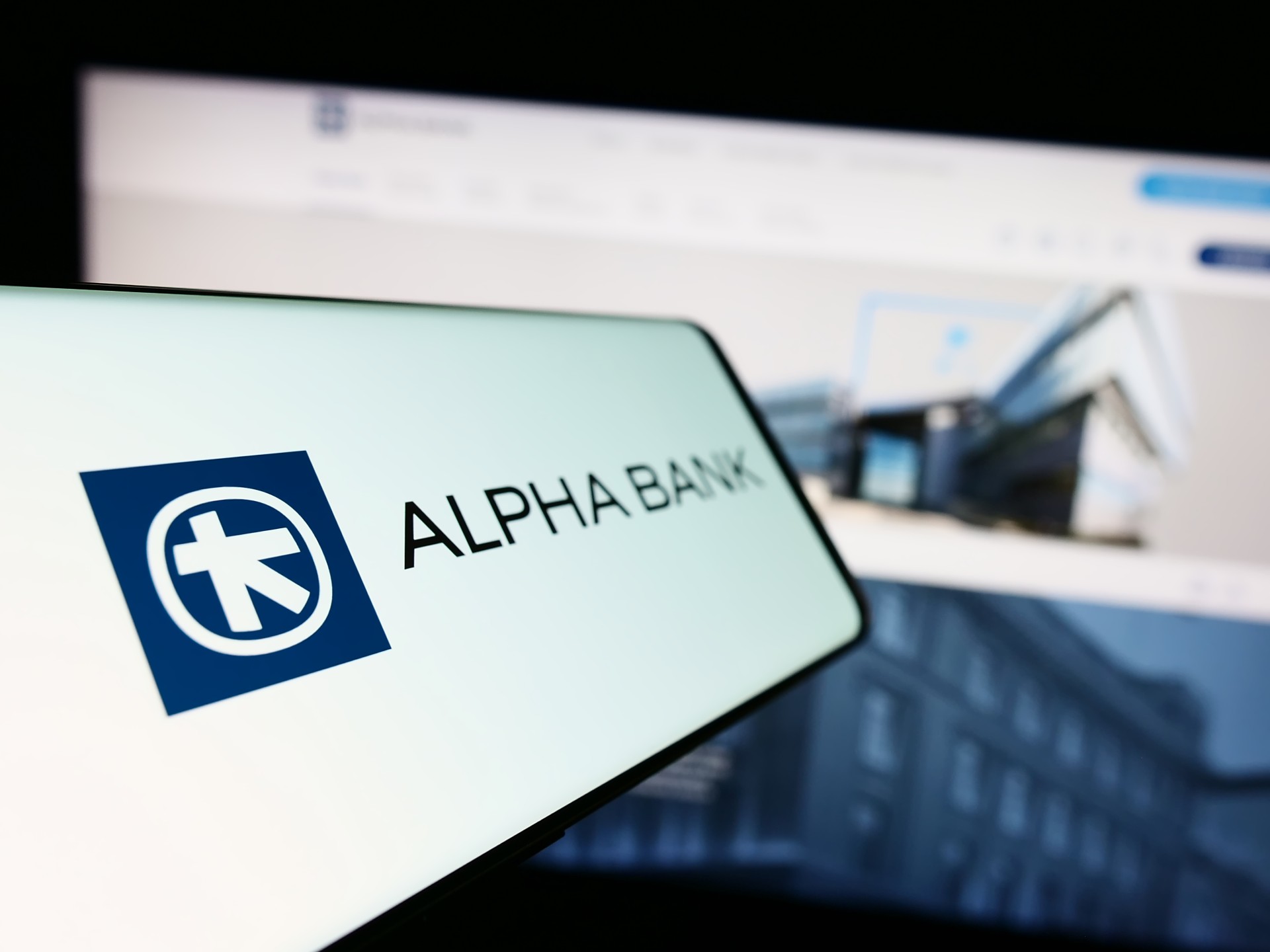 Alpha Bank: Κέρδη 322 εκατ. ευρώ στο εξάμηνο, μέρισμα 35% - Το μήνυμα Ψάλτη
