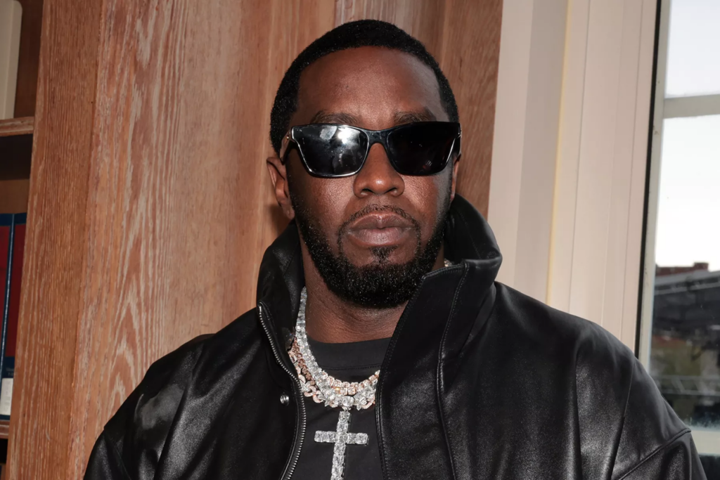 ﻿﻿Diddy: Δεν αφαιρείται το αστέρι του από τη Λεωφόρο της Δόξας παρά το βίντεο που χτυπάει την Cassie