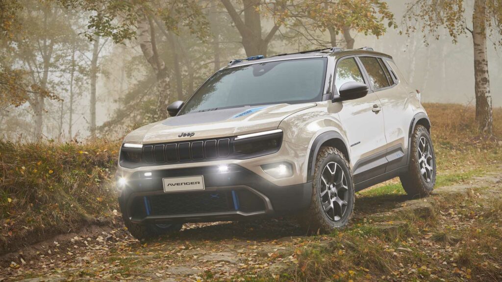 Jeep Avenger 4xe: Με δύο ηλεκτροκινητήρες και 36 επιπλέον ίππους