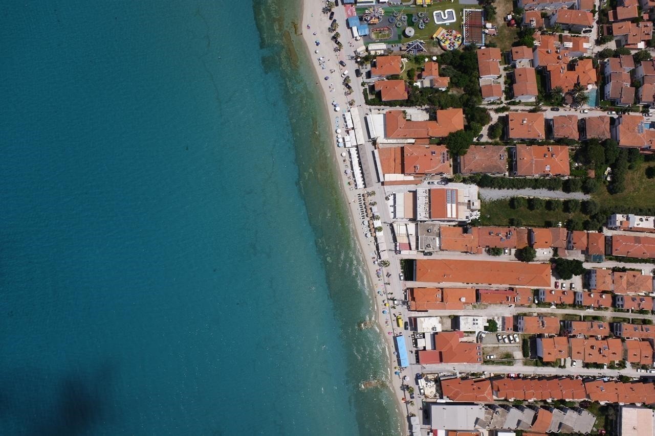 Παραλίες: Ξεκίνησαν από τη Χαλκιδική οι πρώτοι έλεγχοι με drones – Οι ποινές που προβλέπονται