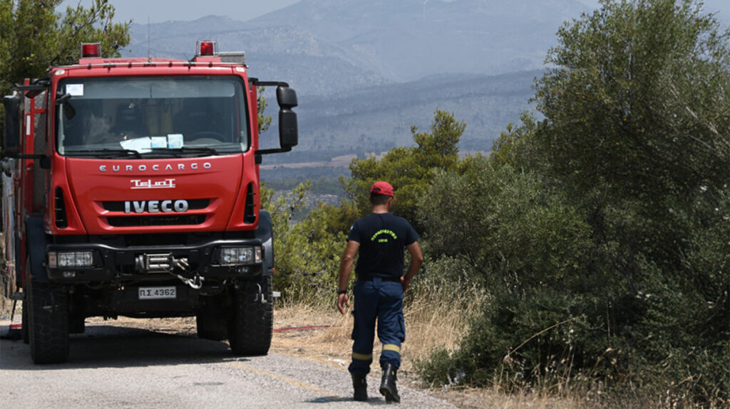 Φωτιά κοντά σε σπίτια στο Δημολάκι Κερατέας - Μήνυμα από το 112