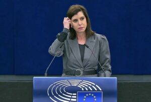 Υπόθεση Ασημακοπούλου: Πρόστιμο στην ευρωβουλευτή και στο υπ. Εσωτερικών για τη διαρροή των emails