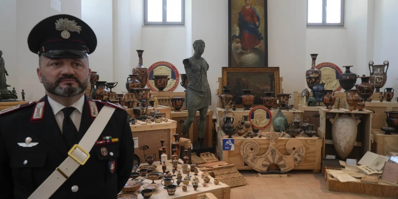 Οι ΗΠΑ επέστρεψαν στην Ιταλία εκατοντάδες κλεμμένες αρχαιότητες -Μπρούτζινα αγάλματα, νομίσματα
